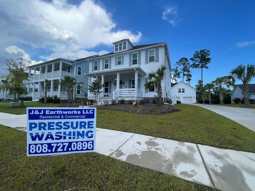 Top-Rated Mount Pleasant Pressure Washing: J&J Earthworks Transforms Carolina Park Home with Expert Soft Wash